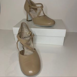LaDuca 3” Alexis soft sole character shoes